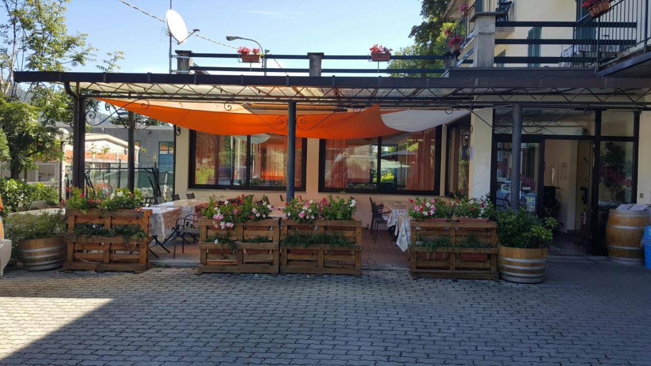 Albergo Ristorante Lavedo لينّو المظهر الخارجي الصورة